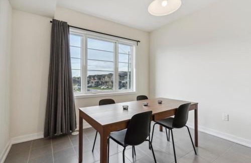 Thorold House | A Brand New 4BR Townhouse in Thorold Retreat