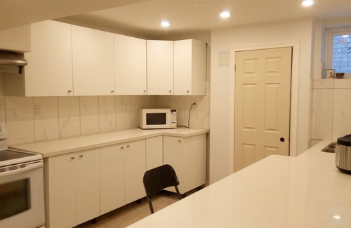 Richmond Hill House | A Bright Room 1A