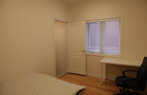 Richmond Hill House | A Bright Room 1A