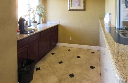Fairmede - Hilltop House | A budget-friendly stay near the San Francisco Bay!