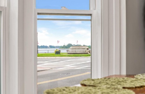Gloucester Apartment | A by the Bay - Stunning Seaside Apartment