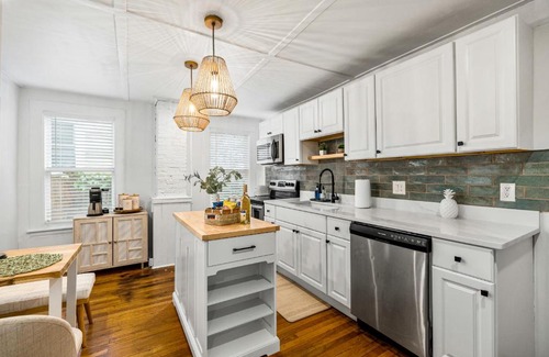 Gloucester Apartment | A by the Bay - Stunning Seaside Apartment