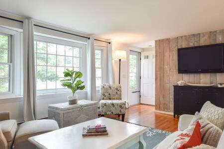 South Yarmouth House | A C 3 Min Walk to Beach on Long Pond