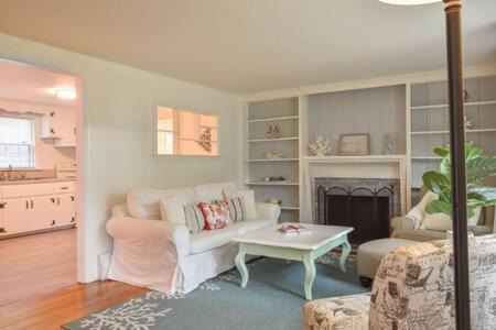 South Yarmouth House | A C 3 Min Walk to Beach on Long Pond