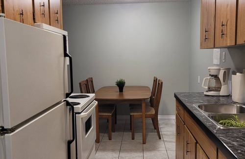 West Edmonton Apartment | A/C in bdrm✅️COMMONWEALTH Stadium✅️ROGERS Place✅️Queen-twin-foldout✅️Expo Centre