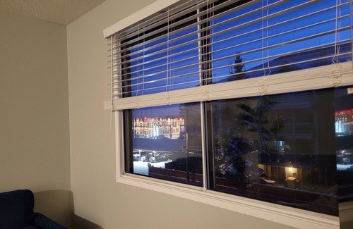 West Edmonton Apartment | A/C in bdrm✅️COMMONWEALTH Stadium✅️ROGERS Place✅️Queen-twin-foldout✅️Expo Centre