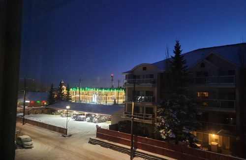 West Edmonton Apartment | A/C in bdrm✅️COMMONWEALTH Stadium✅️ROGERS Place✅️Queen-twin-foldout✅️Expo Centre