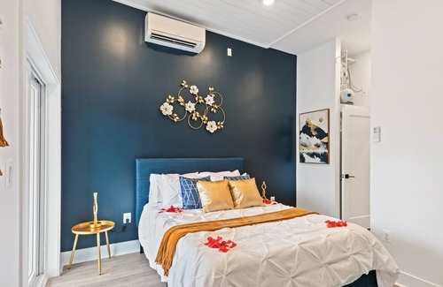Fells Point Apartment | °A/C°Self Check-In°Smart TV°Balcony°Full Kitchen