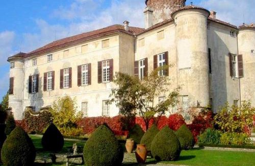 Rocca Grimalda House | A Castle Stay in Wine Country