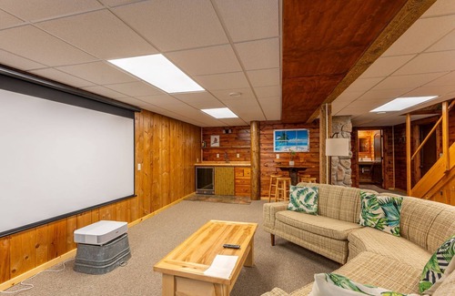 Orr House | A Central Lakehouse for All-Season Adventures