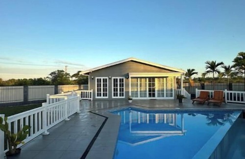 Nadi House | A charming 3 bdrm house with pool, AC and free parking near essential amenities