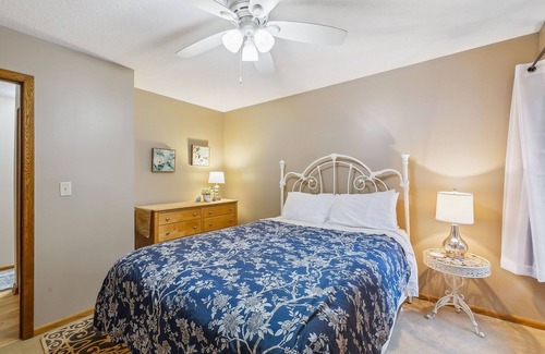 Lake Elmo House | A charming 3-bedroom home, in a peaceful rural location setting
