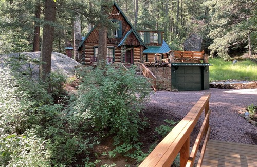 Colorado Springs Cabin | A charming, enchanting and historic log cabin with modern amenities