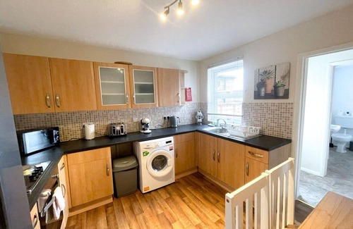 Sittingbourne House | A charming English cottage-style 2-bedroom house located in the heart of Sittingbourne.