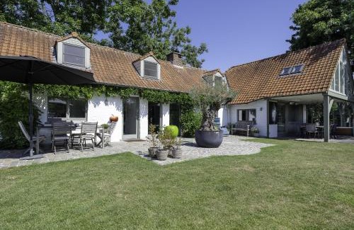 Bellegem House | A charming holiday home with a swimming pool