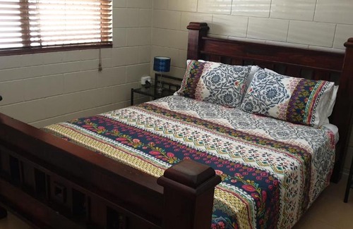 Railway Estate Apartment | A City Retreat, 2BR Apartment - Reid Park -Townsville