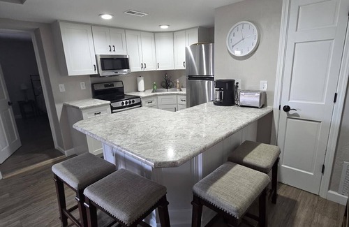 Belleville Apartment | A clean luxury suite on a lakeside view with city amenities within 5 minutes.