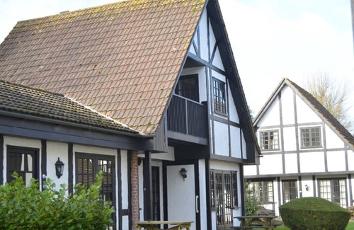 Saint Erth Praze Apartment | A comfortable accommodation for up to nine guests set within the grounds of Tolroy Manor