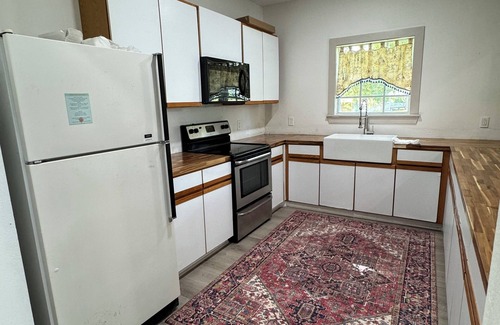 Kentwood House | A comfortable country cottage with unique charm and appeal.