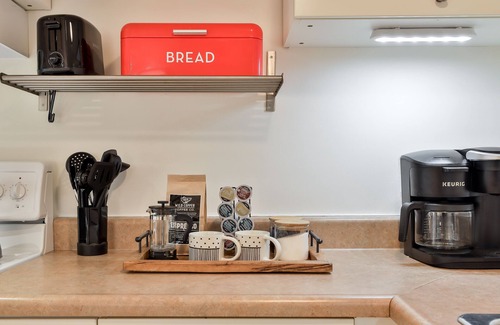 Bickford Park Apartment | A comfortable one-bedroom in the heart of Ossington