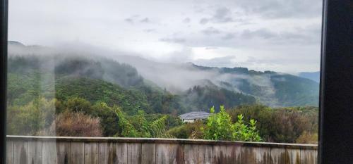 Upper Hutt House | A comfortable room in Upper Hutt with views - Homestay