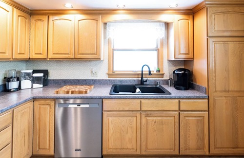 Sheridan Apartment | A comfortable two-bedroom, one-bathroom private apartment with two private entries on the UPPER LEVEL of a lovely ranch-style home on the banks of picturesque Little Goose Creek.