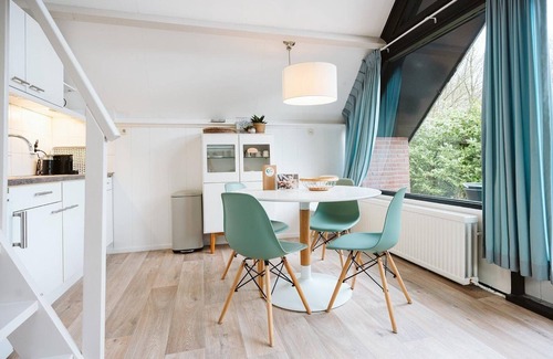 Ouddorp House | A comfortably furnished holiday home by the sea with a fenced garden that is safe for children and pets.