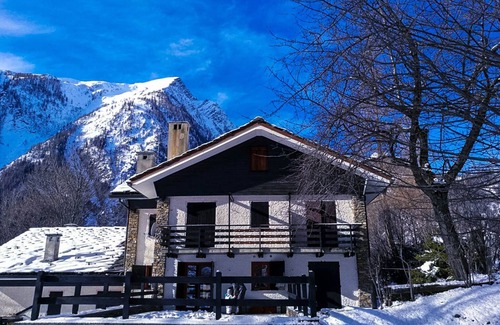 Pre-Saint-Didier Apartment | A corner of peace between greenery and mountains