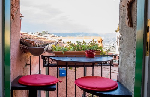 Arcola Apartment | A CORNER OF PEACE SEEING THE SEA