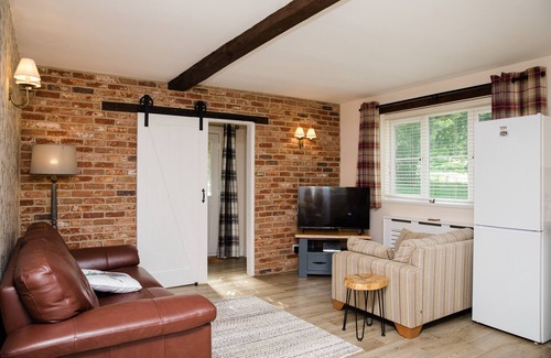 Shanklin Cottage | A cosy cottage in Shanklin Old Town with 15% off Red Funnel travel.