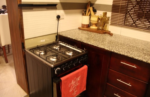 Mlingotini Apartment | A cosy space, less than ten minutes' walk to the beach. We are family friendly.