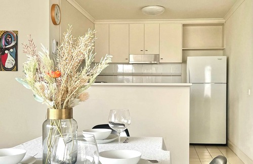 Melbourne Central Business District Apartment | A Cozy 2B2B Apt Next To Carlton Garden W/Parking