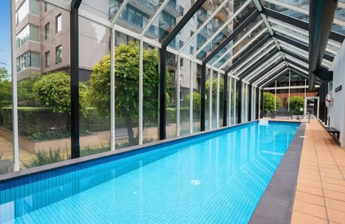 Melbourne Central Business District Apartment | A Cozy 2B2B Apt Next To Carlton Garden W/Parking