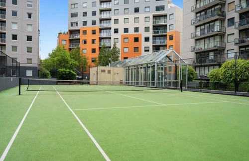 Melbourne Central Business District Apartment | A Cozy 2B2B Apt Next To Carlton Garden W/Parking