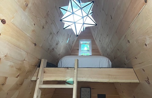 Skowhegan Cabin | A cozy cabin ideal for a couple who want to get away and enjoy the outdoors.