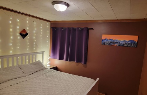 Whitehorse House | A cozy downtown war-era house with a cabin-like feel. Pet friendly!