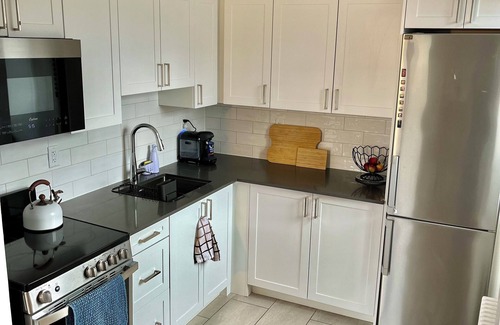 Midtown Toronto Apartment | A Cozy Home Away From Home in Downtown Toronto!
