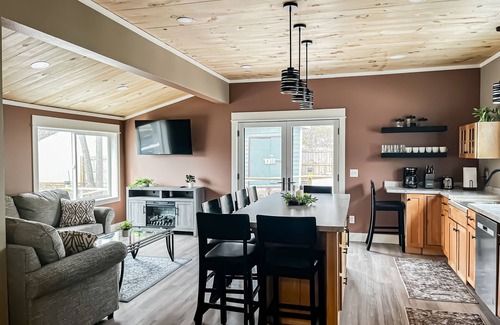 Stillwater House | A cozy home nestled in the heart of the river bluffs.