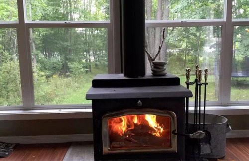 Dunchurch Cottage | A cozy lakeside cottage getaway, plenty included- there is very little to pack!