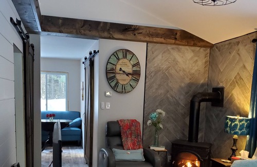 Havelock-Belmont-Methuen House | A Cozy Little Pinewood Hideaway