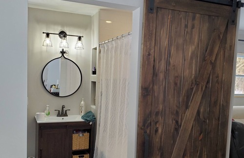 Havelock-Belmont-Methuen House | A Cozy Little Pinewood Hideaway