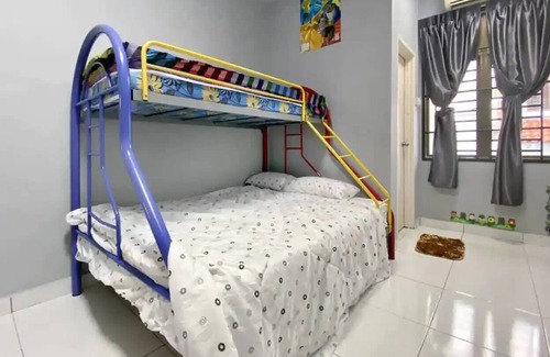 Tebrau House | A Cozy & Lovely 4BR Home with Private Pool