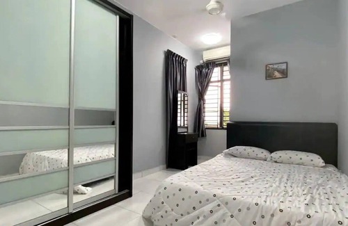 Tebrau House | A Cozy & Lovely 4BR Home with Private Pool