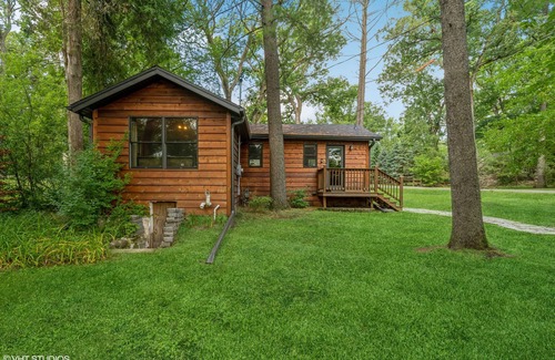 Zenda Cabin | A cozy, modern cottage has all the amenities and privacy a hotel cannot offer.