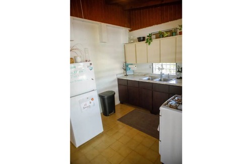Salinas House | A cozy place to stay walking distance from the beach and Restaurants.