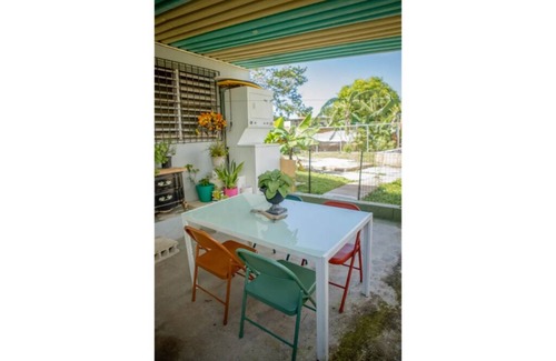Salinas House | A cozy place to stay walking distance from the beach and Restaurants.