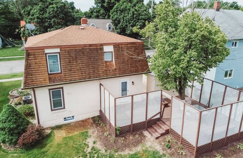 Adrian House | A cozy, quiet house minutes from Adrian College and Downtown