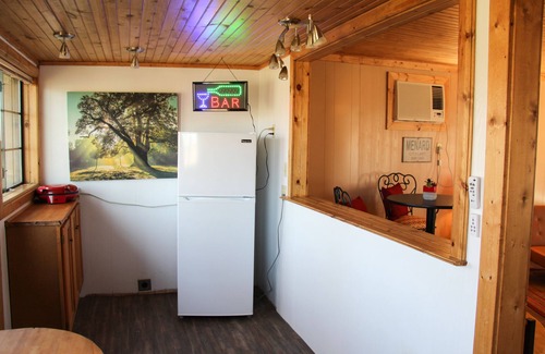 Menard Cottage | A Cozy Riverfront Getaway