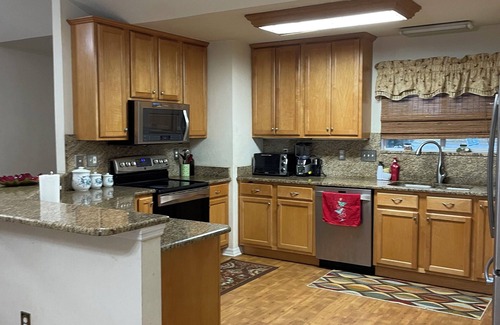 Gainesville House | A cozy, spacious environment to bring out your peace, and lay off your worries.