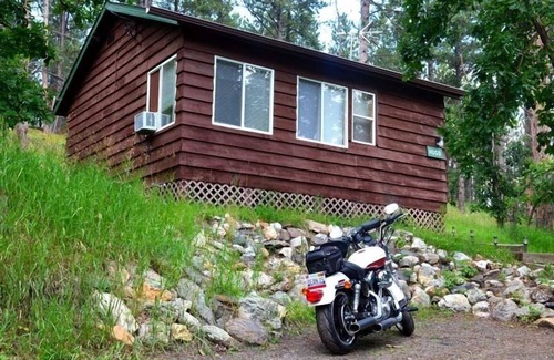 Keystone Cabin | A cute cabin tucked away in the woods. Perfect for romantic get-aways